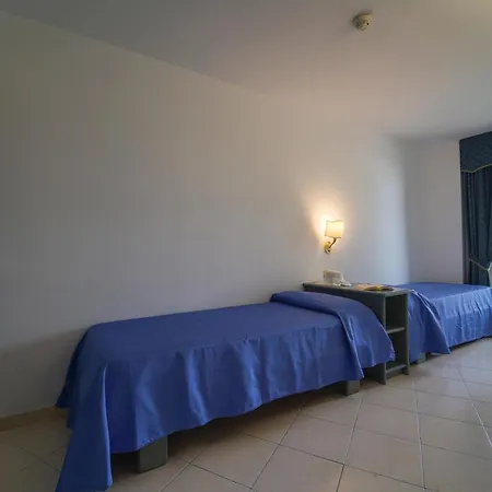 Scoglio Del Leone 잠브로네