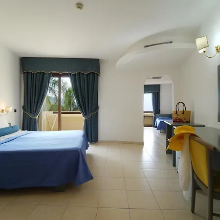 Scoglio Del Leone 4* Цамброне