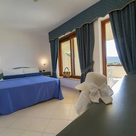 Отель Scoglio Del Leone 4*