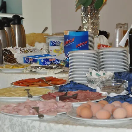 Отель Scoglio Del Leone Цамброне