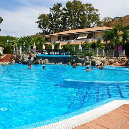 Scoglio Del Leone 잠브로네