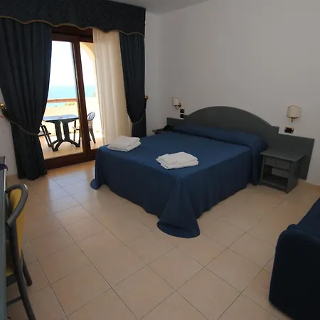 Отель Scoglio Del Leone 4*