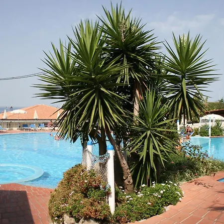 Отель Scoglio Del Leone 4*