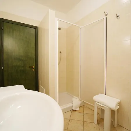 Отель Scoglio Del Leone 4*
